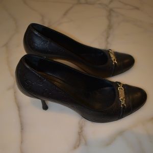 Gucci Classic Pump with Gold Detail